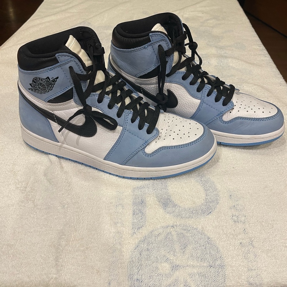 Air Jordan 1 Retro High OG 'University Blue (Barely worn)